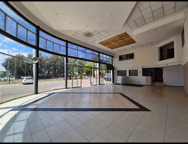 2,226M² SHOWROOM TO LET IN BRUMA